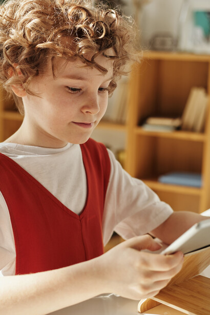 Pensa-se a educação do futuro através dos pilares pensamento crítico, colaboração, criatividade e comunicação