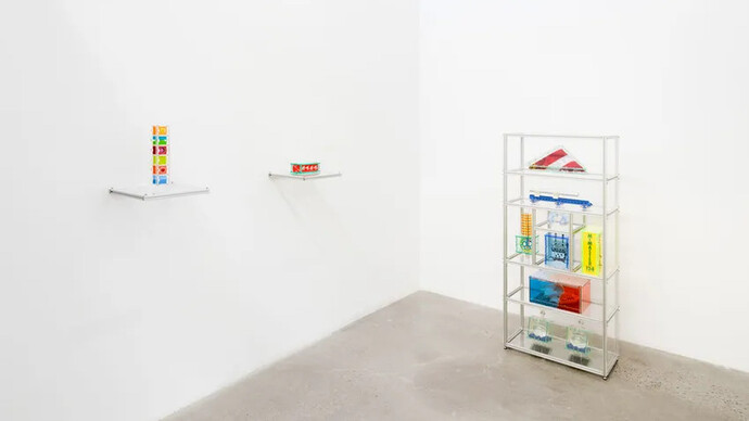 Jamie Lipson, Hard plastic, vue de l'exposition. Avec l'aimable autorisation de la Blouin Division