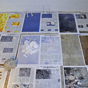 Sarah Sze, Untitled (Days), 2013-­2015, Mixed media, photographs printed on paper, rocks, clay, wood, lamps, extension cords, fabric, tape Dimensions variable Work made in collaboration with the Fabric Workshop and Museum, Philadelphia, Courtesy the Artist and Victoria Miro, London © Sarah Sze
