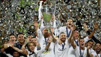 Los jugadores del Real Madrid celebran el título de Champions League tras la final ganada al Atlético de Madrid en 2016