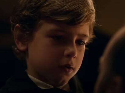 Enea Sala, in una scena del film interpreta Edgardo Mortara. "Rapito" è stato presentato in anteprima mondiale al 76º Festival di Cannes, attirando l'attenzione internazionale e segnando un momento importante nella carriera di Bellocchio