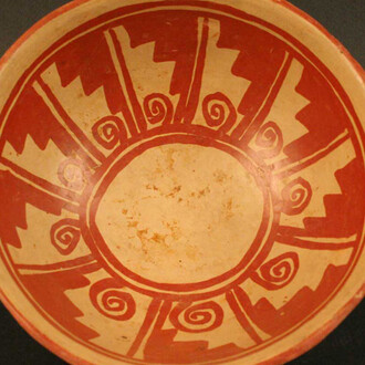 Compotera bícroma

Materiales: Cerámica

De Integración 500- 1550 d.C.

Medidas: 84 mm de alto