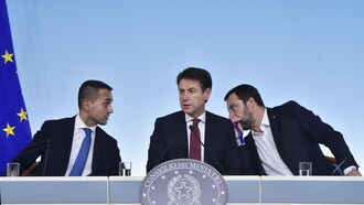 Di Maio (vicepresidente del Gobierno y líder del Movimiento 5 Estrellas), Conte (presidente del Consejo de Ministros) y Salvini (vicepresidente, ministro de Interior y líder de la Liga Norte)