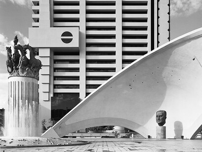 David Goldblatt, The monument at left celebrates the fifth anniversary of the Republic of South Africa. The one at right is to J. G. Strijdom, militant protagonist of White supremacy and of an AfrikanerRepublic, who died in 1958. At rear is the headquarters building of Volkskas (‘The People’s Bank’) founded in 1934 to mobilize Afrikaner capital and to break the monopoly of the ‘English’ banks, Pretoria, 25 April 1982. Silver gelatin photograph on fiber-based paper. Image: 86 x 110 cm. Frame: 94 x 118 cm. Courtesy the artist and Marian Goodman Gallery Paris