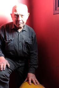 Louis Durot. "Ce qui a fait de moi un artiste ou plutôt, la prise de conscience que je pouvais en être un, sans le savoir, ce sont les conditions de vie de la cachette de guerre où j’ai vécu enfant chez une gardienne de chèvres" © Photo Philippe Bonan