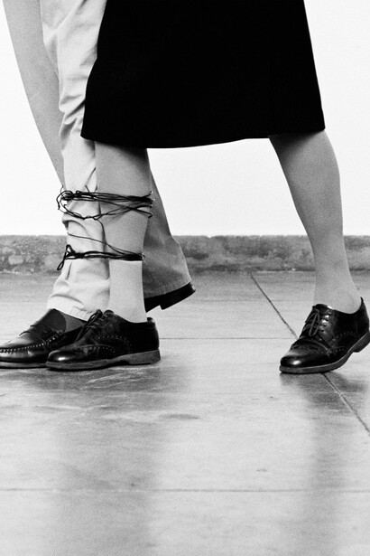 Helena Almeida, Sem título [Sans titre], 2010
Photographie noir et blanc, 125 × 135 cm Coll. Laurent Fiévet. Photo Courtesy Galerie Filomena Soares, Lisbonne
