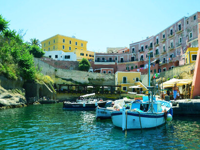 Il porticciolo di Ventotene