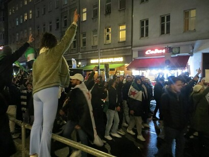 Sirios celebran la caída de Bashar al-Assad en Alemania. Siria quedó devastada tras más de 14 años de una feroz guerra civil que involucró a múltiples facciones con intereses y orígenes diversos