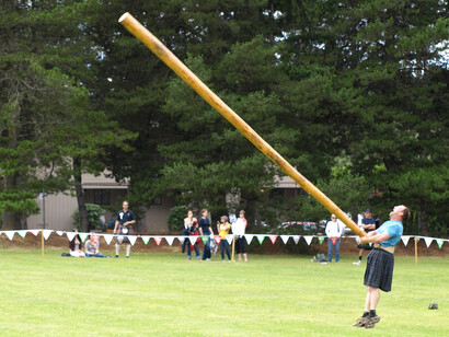 Escocia. Lanzamiento de troncos en los Highlands games