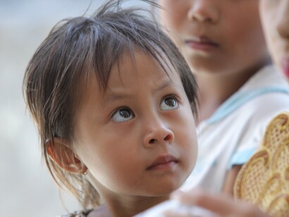 A esta niña le acaban de decir que tiene que ir a la escuela