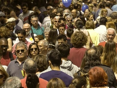 Personas caminando por el centro de Madrid