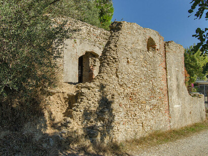 Vista esterna della Necropoli Meridionale, Via Iulia Augusta, Albenga (SV), Italia