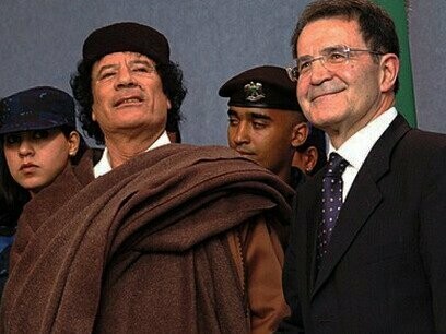 Mouammar Kadhafi a rencontré Romano Prodi, président de la Commission européenne. Il s'agissait de la première visite du colonel Kadhafi hors d'Afrique et du Moyen-Orient depuis 1989