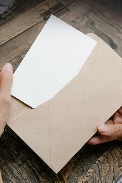 B se sintió muy mal, arrepentido, estúpido por haber llegado a ese extremo. ¿Pero qué esperaba? Si era consciente de lo que había hecho mientras lo hacía, ¿de qué se asombraba ahora?