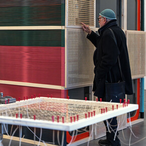 Verschiedene künstler, An der schwelle des museums, ausstellungsansicht. Mit freundlicher genehmigung des Migros Museum