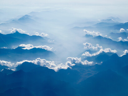 La visión de la Pachamama como útero se extiende a la relación que las mujeres tenemos a través de nuestro cuerpo territorio, con la tierra como una madre que nos sostiene y mantiene