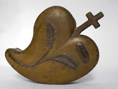 Elemosiniere di confraternita a forma di cuore in legno laccato, XVII secolo