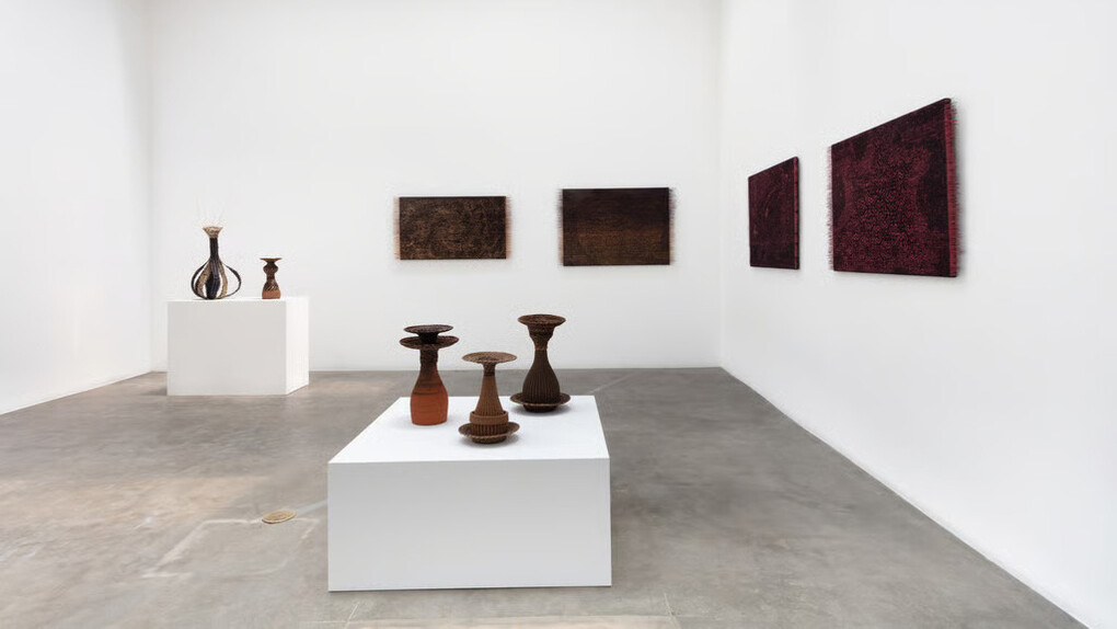 Sarah Rosalena, Unending spiral (Espiral sin fin), vista de exhibición. Cortesía de la Galería Blum