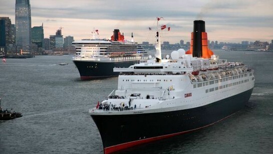 Queen Mary 2 e Queen Elizabeth.