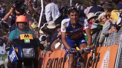 El "Chava" Jiménez subiendo un puerto de montaña