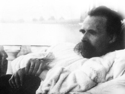 Friedrich Nietzsche (1844-1900). Malgré la division classique et arbitraire entre externe et interne, le philosophe élucide bien la rupture de la continuité de l’être-au-monde-avec-l’autre, tout autant qu’il montre l’impossibilité que la continuité ait lieu si l’individu ne s’accepte pas