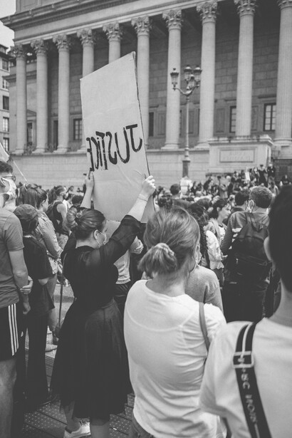 La izquierda no puede renunciar al concepto revolucionario, pues hacerlo implicaría ceder la narrativa cultural y política al avance del neofascismo