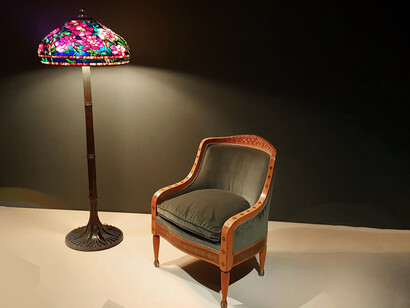 Art Nouveau e influenze sul design moderno. Lampada Tiffany. Originarie di New York, queste lampade caratterizzate da mosaici di vetri colorati sono presenti nei nostri salotti da circa 150 anni, con design sempre nuovi