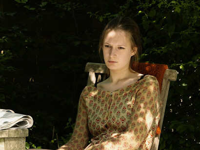 Marie José Burki
«Un chien sur la route, au passage du promeneur», 2017. Filme a cores, som, 33’ 43’’. 3 vídeos para 3 projeções sincronizadas. Produzido com o apoio do Centre National des Arts Plastiques, Paris, Fédération Wallonie-Bruxelles, Centre Régional de la Photographie, Douchy les Mines e Kunsthaus Pasquart, Bienne.