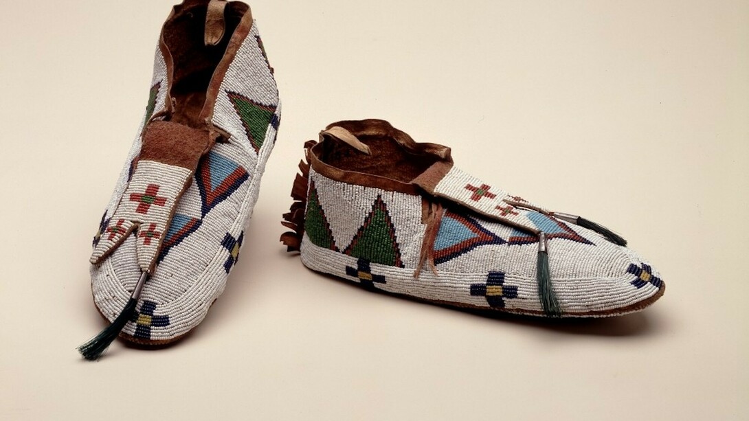 Moccasins, Nêhiyawak, 1920. Gift of the Art Association of Montreal, ME928.8.1-2 © McCord Museum