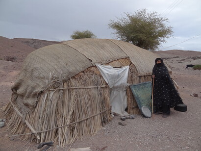 Quienes viven esta realidad con mayor intensidad son lo que hoy llamamos el Sur Global. Dada la íntima relación entre colonialismo y capitalismo, el círculo colonial se hizo más violento y confinado a partir de finales del siglo XIX, cuando el capitalismo experimentó su auge. Pobreza en Irán: provincia de Kerman y Baluchistán