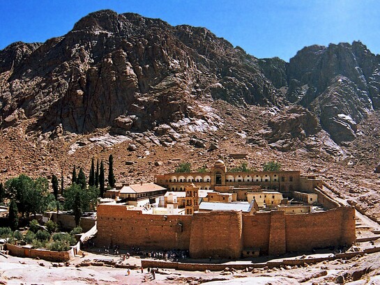 Monasterio de Santa Catalina, construido en el siglo V, considerado el monasterio cristiano en funcionamiento continuo más antiguo del mundo. Las faldas del Monte Sinaí, Península del Sinaí, Egipto