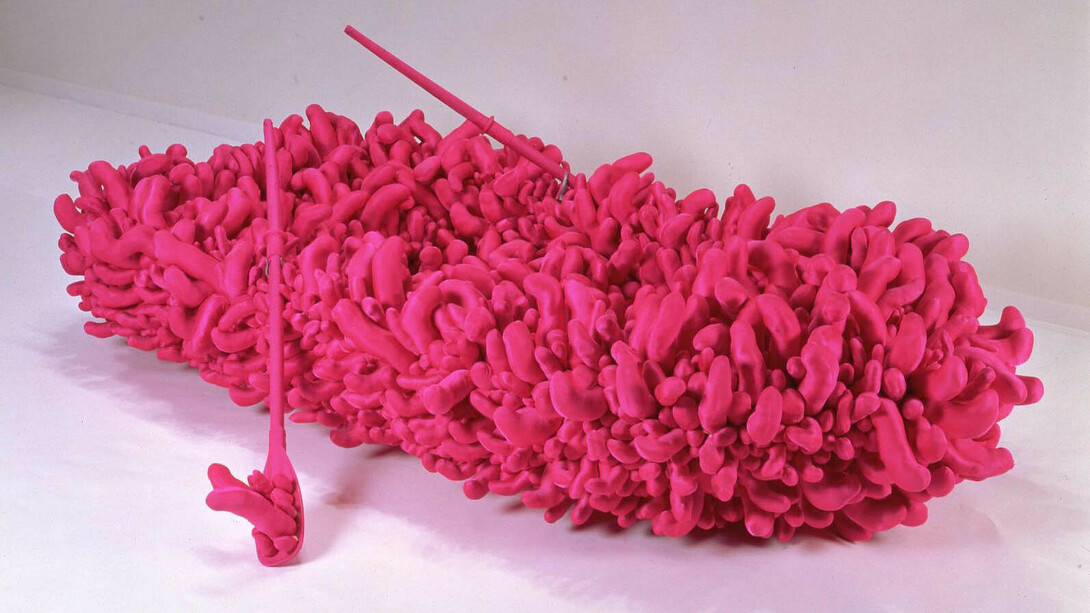 Yayoi Kusama
Pink Boat
1992
Stuffed sewn fabric, boat, pair-oar
90 x 350 x 180 cm
Collection: Nagoya City Art Museum