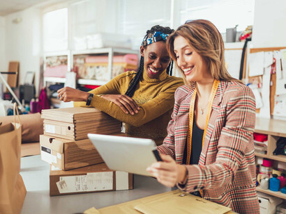 Mujeres emprendedoras en una pyme