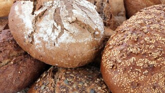 Variedad de panes saludables. Foto: Panaderías Levadura Madre