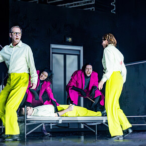 Das schloss (The castle). Courtesy of Residenztheater