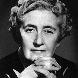 Fotografia di Agatha Christie (1890-1976), autrice inglese di gialli
