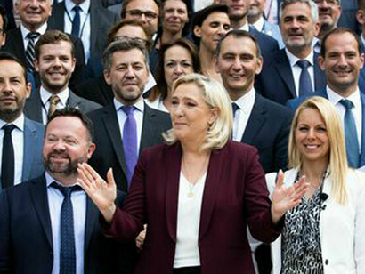 Marine Le Pen et les députés du Rassemblement National devant l'Assemblée Nationale, 22 juin 2022