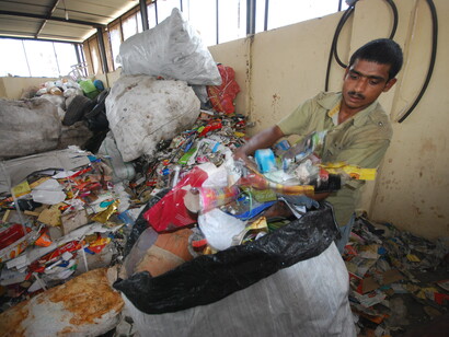 Manual and casual labour like wastepickers are most at risk from economic lockdowns © Ashish Kothari