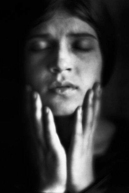 Su elección por la libertad la lleva en cambio al estudio, y a la profundización de sus habilidades artísticas innatas