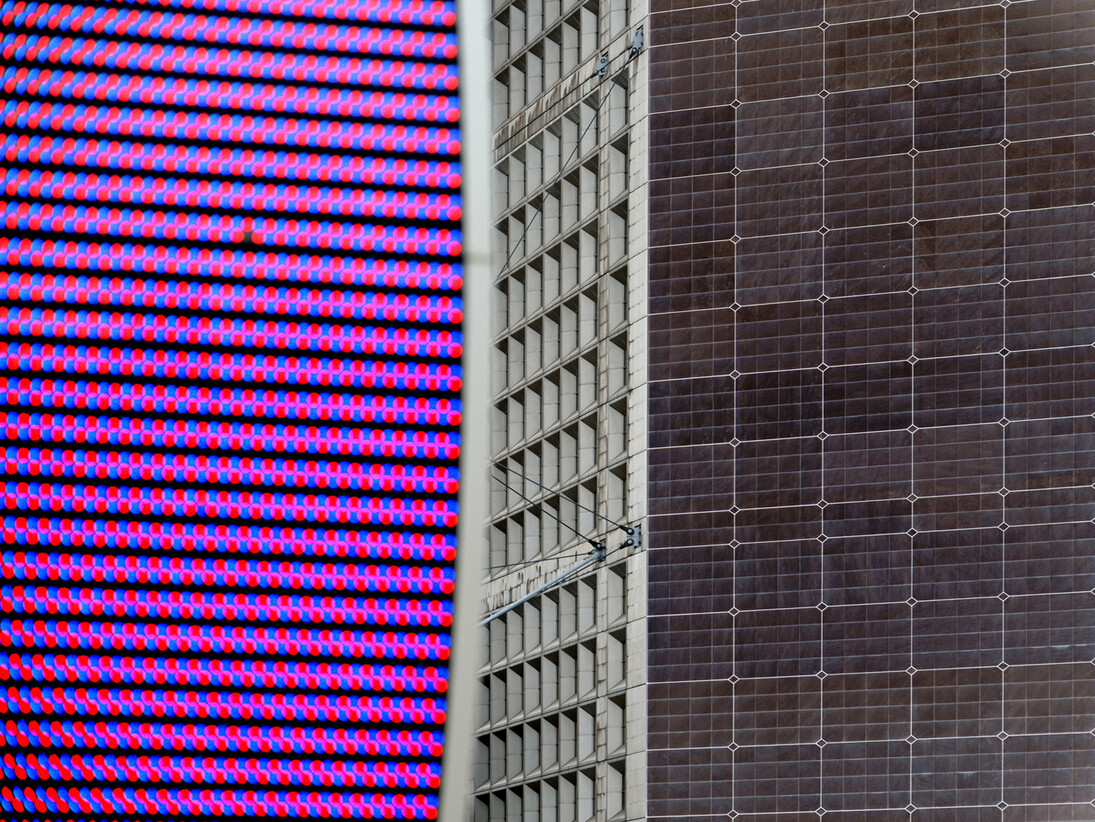 Carlo D’Orta, Parigi Defence #11, 2013, impression flatbed UV sur plexiglas, aluminium, 160 x 210 cm, 
tirage, édition 3, courtesy Romberg 
