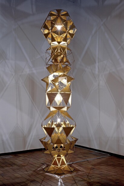Olafur Eliasson, Power tower, 2006, Stainless steel, light, wood, cable, 410 x 110 ø cm, Courtesy Studio Olafur Eliasson, Photo: Courtesy Studio Olafur Eliasson