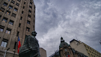 Barrio cívico, ex Intendencia y Ministerio de Justicia y Derechos Humanos. Monumento a Salvador Allende Gossens, calle Morande 93, Santiago, Chile