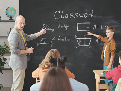 La IA ha transformado la enseñanza, permitiendo a los docentes enfocarse más en el contenido y menos en los aspectos técnicos de su preparación