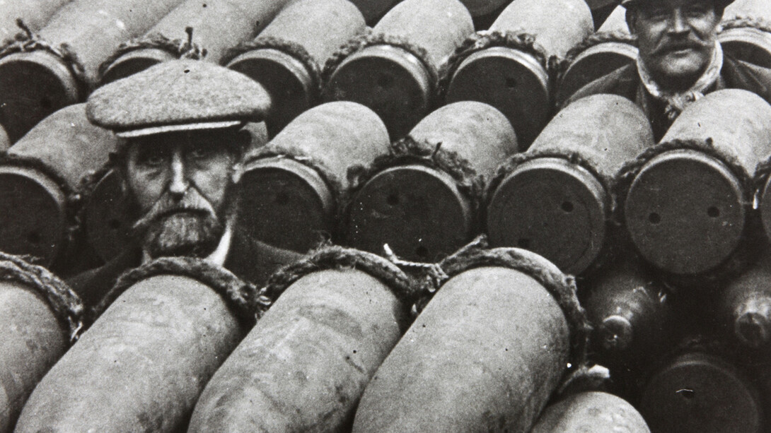 Factory workers with filled shells, National Shell-Filling Factory No 6, Chilwell, 1915-18; photo courtesy of MOD Chilwell, Nottingham