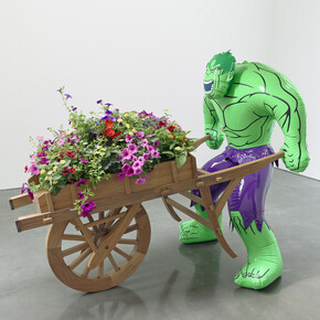 Jeff Koons, Hulk (Wheelbarrow), 2004 - 2013, Polychromed bronze, wood, copper, and live flowering plants, 68 1/16 x 48 3/8 x 81 5/8 inches, 172.9 x 122.9 x 207.3 cm. Edition of 3 plus 1 AP © Jeff Koons