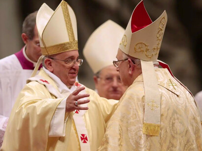 Fernando Vérgez Alzaga, cardenal de la Iglesia católica, y el papa Francisco