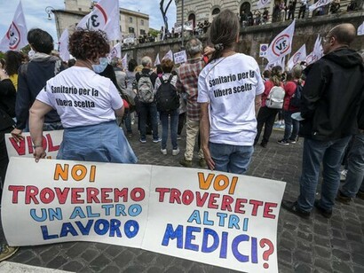 Il dilemma tra i favorevoli all’uso del vaccino anti-Covid-19 (la maggioranza) e i cosiddetti no-vax domina ormai il dibattito pubblico