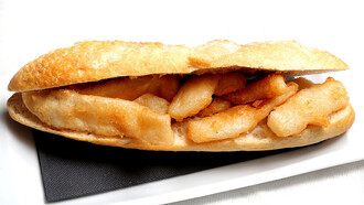 El bocata de calamares, un clásico de la gastronomía madrileña