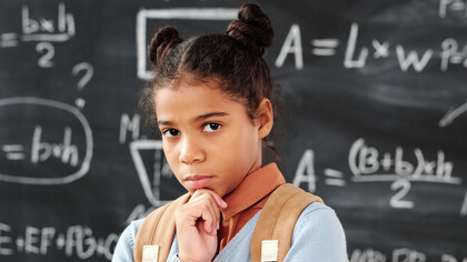 Aluna de uma escola se questiona sobre o próximo ano letivo no último dia de aula