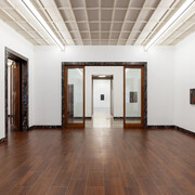 Pietro Roccasalva, Io ti saluto, luce, ma con nervi offesi, exhibition view. Courtesy of Massimo De Carlo Gallery